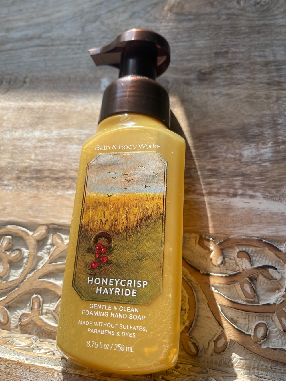 Bath & Body Works Honeycrisp Hayride Foaming Hand Soap - Yellow with Bronze Pump
